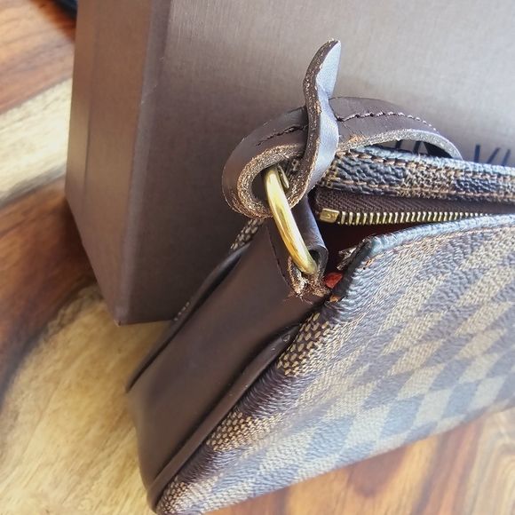 Authentic Louis Vuitton Navona damier ebene with original box. - Picture 8 of 15